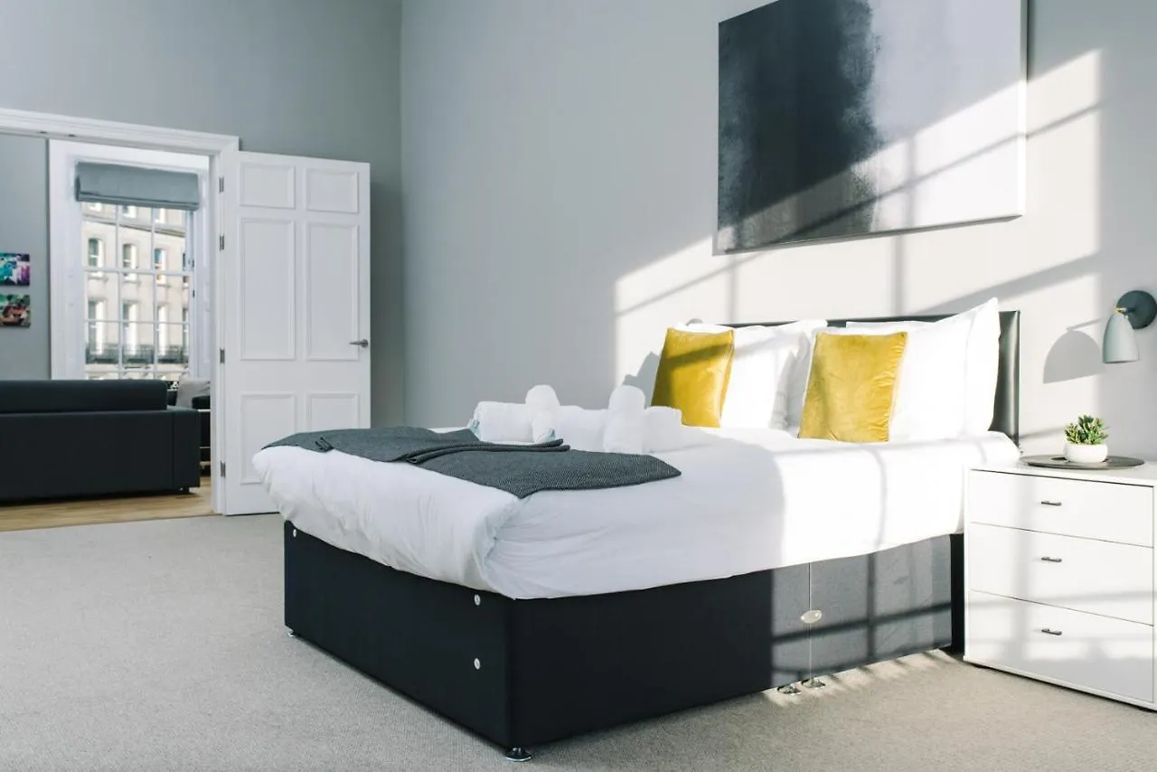 Joivy Bold And Spacious 1Bed Home, Near Haymarket Train Station Edinburgh Apartment