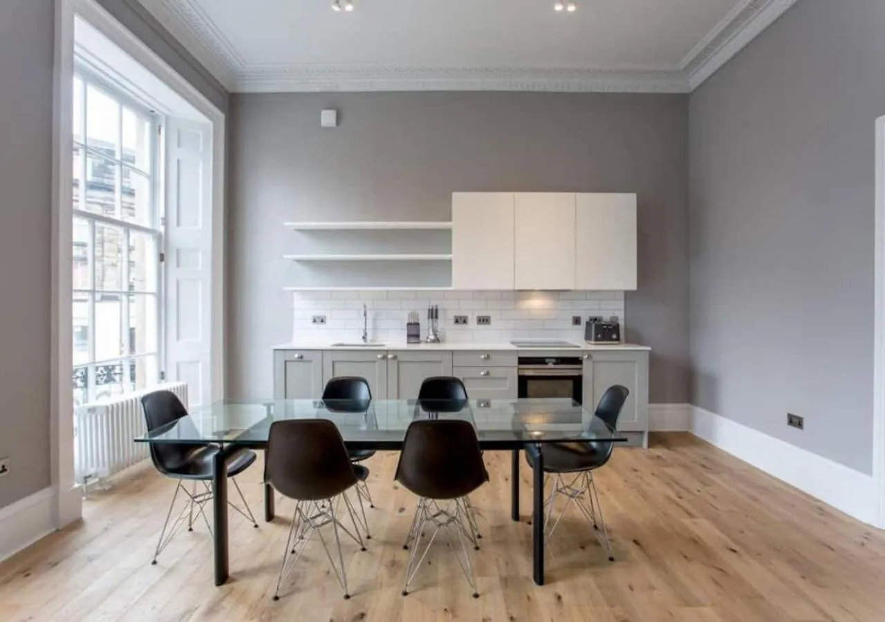 Apartment Joivy Bold And Spacious 1Bed Home, Near Haymarket Train Station Edinburgh