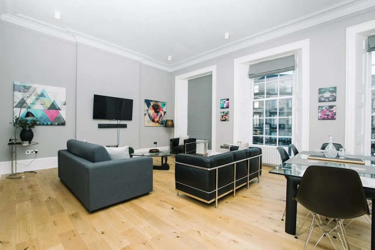 Joivy Bold And Spacious 1Bed Home, Near Haymarket Train Station Edinburgh 0*,  United Kingdom