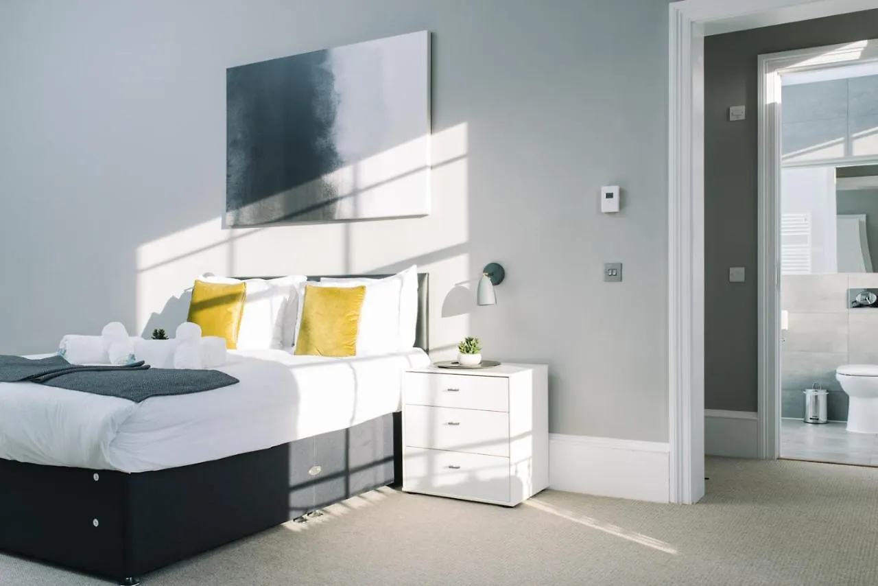 Apartment Joivy Bold And Spacious 1Bed Home, Near Haymarket Train Station Edinburgh